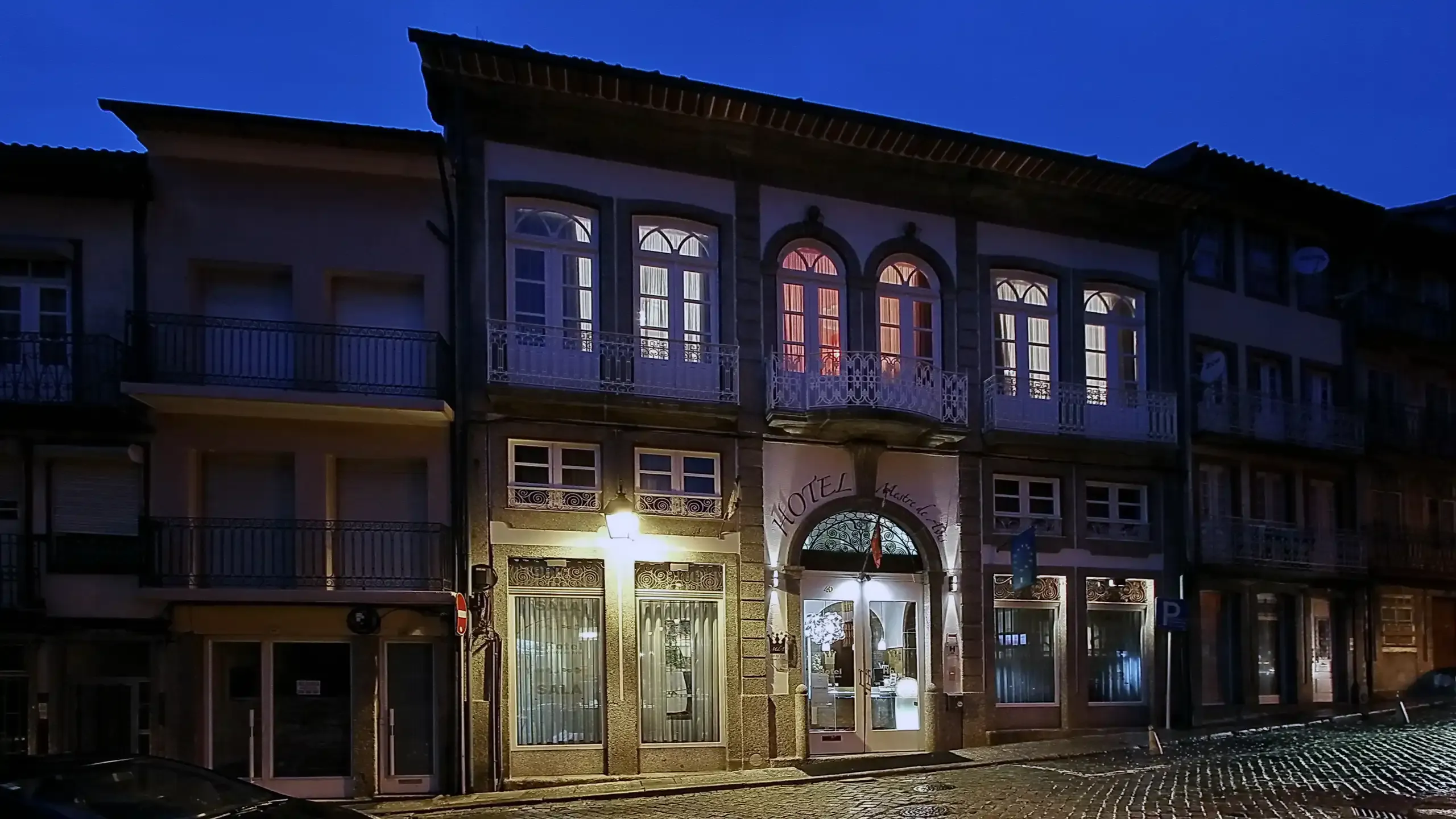Hotel Mestre de Avis — facade in the historic centre of Guimarães